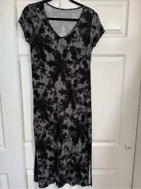 Alfani Black & Gray Tie-Dye V-Neck Midi Dress